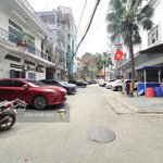 Lõi ba đình - mặt ngõ thông - kinh doanh đỉnh - ô tô qua nhà - mặt tiền rộng - không quy hoạch