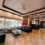 Chính chủ bán biệt thự đơn lập vườn đào - tây hồ - thang máy - nội thất nhập khẩu nhỉnh 100 tỷ.