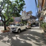 5.8 tỷ, ô tô chạy vòng quanh, dt 28m2, 3 tầng, 3 ngủ, khu phân lô, ngõ 18 ngô quyền, hà đông