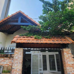 Nhỉnh 6 tỷ ngay ubndq9, gần trường hoa lư nhà 2 tầng dt 63m - tặng full nt