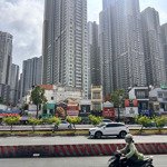 Nhà mt cần bán gấp tại đường nguyễn hữu cảnh (cạnh landmark 81) giá có 1-0-2. dt 53 m2