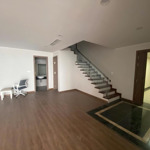Em cần bán gấp căn hộ duplex udic west lake đối diện lotte tây hồ giá nhỉnh 15 tỷ.0979343959