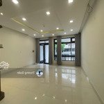 Cho thuê văn phòng tầng trệt nhà mới 100% đầy đủ nội thất,thang máy,máy lạnh kđt vạn phúc city