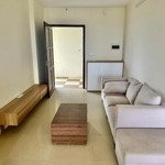 Cho thuê căn 2pn-1wc nội thất đủ, vào ở luôn. tầng trung cao thoáng mát, ban công hướng đông.
