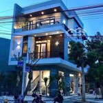 Hàng vip! nhà lô góc 3 tầng đường dương loan với trung lương 7, khu dân cư đông đúc