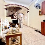 + thuý lĩnh -lĩnh nam + 40m /4 tầng / thiết kế mỗi tầng 2 phòng, vệ sinh giữa ( tổng 5 phòng )