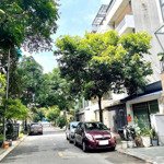 Bán 2 lô đất cạnh nhau tại khu đấu giá kim quan - việt hưng,lb
diện tích: 84m2, mt: 5m giá: 20,7 tỷ