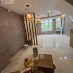 Cho thuê nhà nguyên căn mặt phố vỉa hè - phố trạm