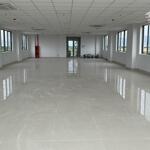 Cho thuê nhà 3 tầng đầy đủ trang thiết bị, dtsd gần 3000m2, ngang 30m nguyễn hữu thọ, đà nẵng