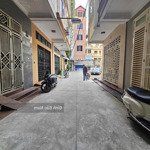 Nguyễn chí thanh khu phân lô 42m2 5t ô tô 7 chỗ vào nhà thoải mái nhà ngay sát phố 6 ngủ sổ vuông