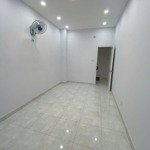 Chủ cần vốn kinh doanh bán gấp nhà hẻm 4m đường ngã 4 hàng xanh, p22, bình thạnh. 85m2