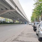 Nhà mặt phố phạm văn đồng. đường đôi 40m vỉa hè 6m. thoáng trước sau. kinh doanh, văn phòng sầm uất