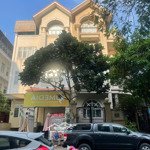 Cho thuê nhà biệt thự kdc himlam quận 7 dt 10x20m nhìn ra kv, tkvp, có tm giá: 90tr lh: 0908935765