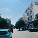 Bán đất kdc areco mặt tiền phạm văn đồng đối diện công viên đường 15m xây cao trung tâm tp.thủ đức