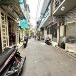 Nhà mới 3 tầng vuông vức - tân bình p9 - giáp q10 - hẻm xe tải thông - vừa ở vừa kinh doanh - gia 3