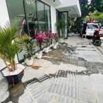 Cho thuê nhà lô góc mặt phố khu phân lô đầm trấu _ quận hai bà trưng.
