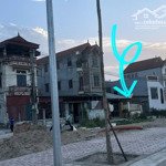 106m2 hai mặt đường trước sau. đặt chân là sang tái định cư vĩnh khúc