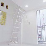 Phòng ban công riêng, không gian riêng tư máy lạnh, gác rộng giờ tự do, tiện đi lại gần chợ phú lâm
