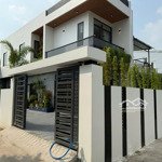 Cần bán biệt thự góc 2 mt 141m(8x19m), đường nhựa 10m, full thổ, nội thất hiện đại.