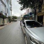 Nhà đẹp mt rộng. kd đỉnh - vị trí vàng - văn cao ba đình. 3 bước ra hồ tây