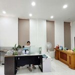 Cho thuê văn phòng tầng trệt căn góc 2 mặt tiền đường 25m full nội thất văn phòng kđt vạn phúc city