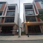 Cực hot! chỉ còn lại 5 căn liền kề xẻ khe cạnh biển hồ vinhomes ocp 3 giá đáy - liên hệ ngay kẻo lỡ