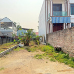 Chính chủ em bán 121m2 đằng sau trường học, ủy ban xã hòa thạch
