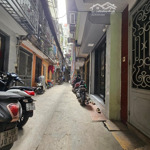 Nhà dân xây kiên cố, đẹp ở ngay. cách mp ô tô tránh 10m, trước nhà siêu thoáng, 5tầng, 3p ngủ. 5tỷ