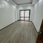 Bán nhà phố đê la thành - 40m2 - 5 tầng - thang máy - ô tô cách 30m. - giá nhỉnh 8 tỷ