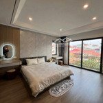 Bán nhà cự khối long biên hà nội trong đê s 38m2 * 4m * 4 tầng * 6,4 tỷ xây độc lập ôtô đỗ cửa