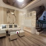 Bán nhà tại phố ngọc khánh thông 678 la thành nhà mới full nội thất ở luôn.