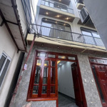 Bán căn nhà 34m xây 5 tầng ngay sát đường cổ linh, thạch bàn giá chỉ 5,4 tỷ. nhà 2 mặt thoáng sáng