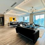Gia đình có nhu cầu bán căn 3pn tòa golden palm, căn góc 125m2, giá 10 tỷ. lh 0977632716