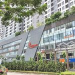Do đổi căn lớn hơn nên muốn bán 2 phòng ngủ golden palm 21 lê văn lương