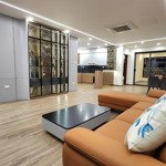 Bán căn hộ tầng 18 tòa 25t1 hoàng đạo thúy. 181m2 rộng thoáng giá nhỉnh 15 tỷ. lh: 0911,717,886