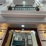 Giá: 4,85 tỷ (có thương lượng)
32m2 xây 4,5 tầng
vị tri ở tổ 12 phường yên nghĩa quận hà đôn