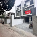 88m2 nhà 3 tầng thiết kế tân cổ điển, có sân để ô tô xe máy, 2,5km ra kđt đô nghĩa
