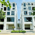 Quỹ căn update tháng 4/2025 dt 100m2 ( xây 5 tầng ) giá quá rẻ 15 tỷ,sẵn sổ đỏ giao dịch ngay.