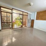 Vnhà trung tâm bmt hẻm 102 nguyễn tất thành hẻm rộng thông thoáng ô tô