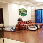 Bố mẹ tôi cần bán căn hộ góc đẹp 3 mặt thoáng vị trí trung tâm cầu giấy - golden park phạm văn bach