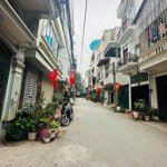 Cần bán nhà c4, dt 60m2, mt 4,5m phân lô vỉa hè tại phố lê lợi, chợ hà đông giá đầu tư 0988291531