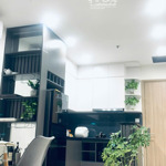 Giá siêu tốt, bán căn hộ 1n + dt 42,8m2 phân khu gs giá 2,6 tỷ hướng đn mát mẻ nội thất full đồ.