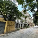 Biệt thự hồ tây - biệt thự vườn đào : 235m2 6 tầng - mặt tiền 15m - sân vườn rất rộng.