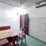 Chính chủ cho thuê phòng trọ 20m2 có máy lạnh giá 2.4 tr, gần cầu vượt tân thới hiệp, mega mall