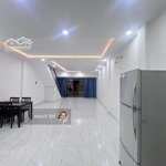 Bán shophouse trục chính kđt oasis, nhà đã hoàn thiện 2pn, 3wc, sẵn nội thất, sổ hồng riêng