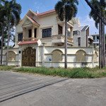 Ngộp! giảm 8 tỷ! villa 3 tầng, lô góc ngã tư ga, q12
