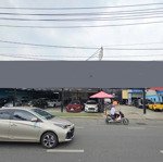 Cho thuê mặt bằng đang làm showroom ô tô mặt tiền đường quốc lộ 13 . dt 2000m2