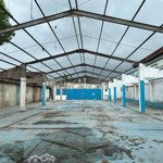 Cho thuê gần 1200m2 đất. sẵng nền khung sườn làm kho xưởng. ngay kcn hoà khánh. giá 3x triệu/t