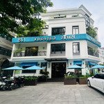 Cho thuê nhà mp xuân diệu - tây hồ.dt: 300m x 2t +1 hầm, mặt tiền 13m. vị trí cực đẹp, view hồ tây.