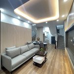 Nhỉnh 5tỷ nhà đẹp 5 tầng full nội thất ở ngay. gần trường chuyên lê lợi, 10m ra ô tô